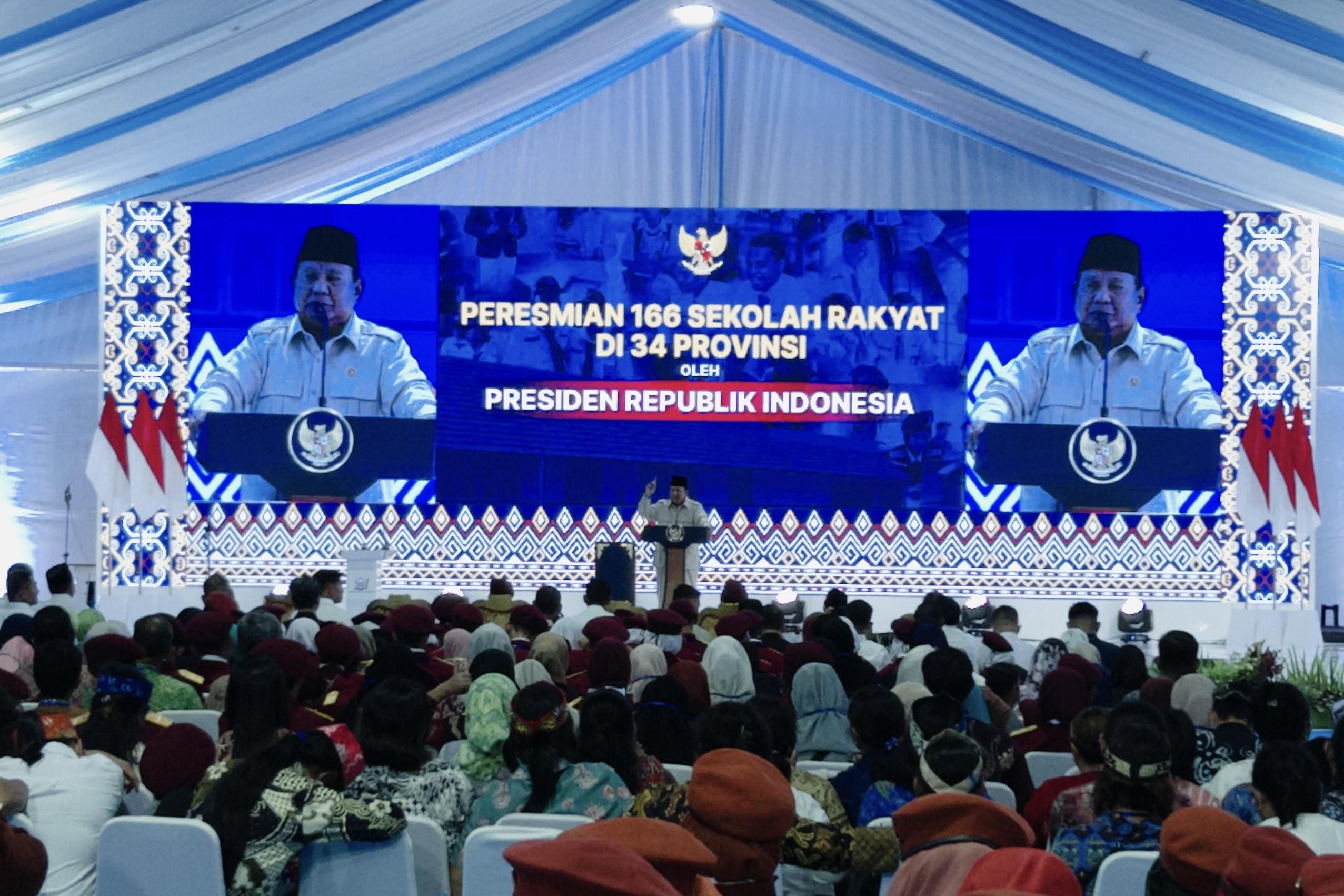Presiden-Prabowo-Subianto-menyampaikan-pidato-saat-peresmian-166-Sekolah-Rakyat-4.jpg