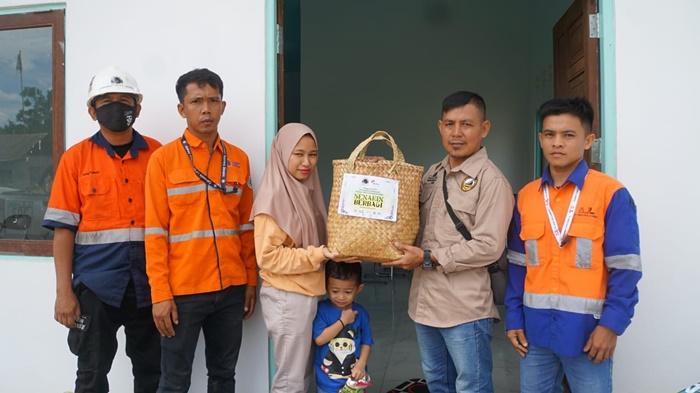 Senakin Berbagi, Paket Sembako Forum CSR Tambang Senakin Dibagi ke Masyarakat Lingkar Tambang