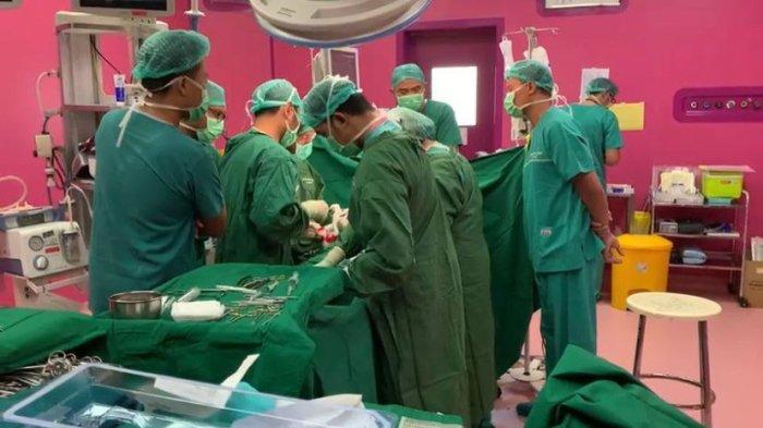 Peralatan yang Dipakai untuk Pemisahan Bayi Kembar Siam di RS Saiful Anwar, Operasi Hanya 1 Jam