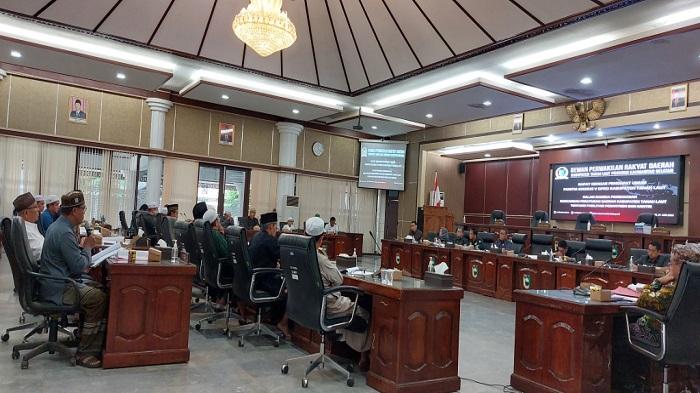 RDPU-Pansus-V-DPRD-Tanahlaut-bersama-pengelola-ponpes-se-Tala.jpg