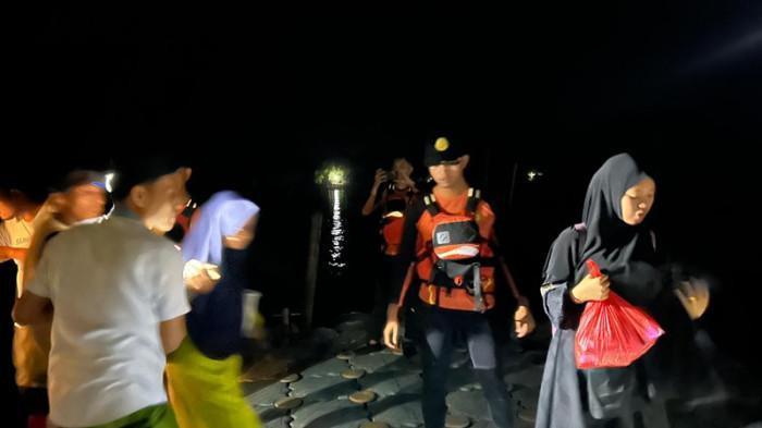Kapal Alami Kerusakan Mesin, Ini Nasib  90 Santri di Laut Meranti Sumatera