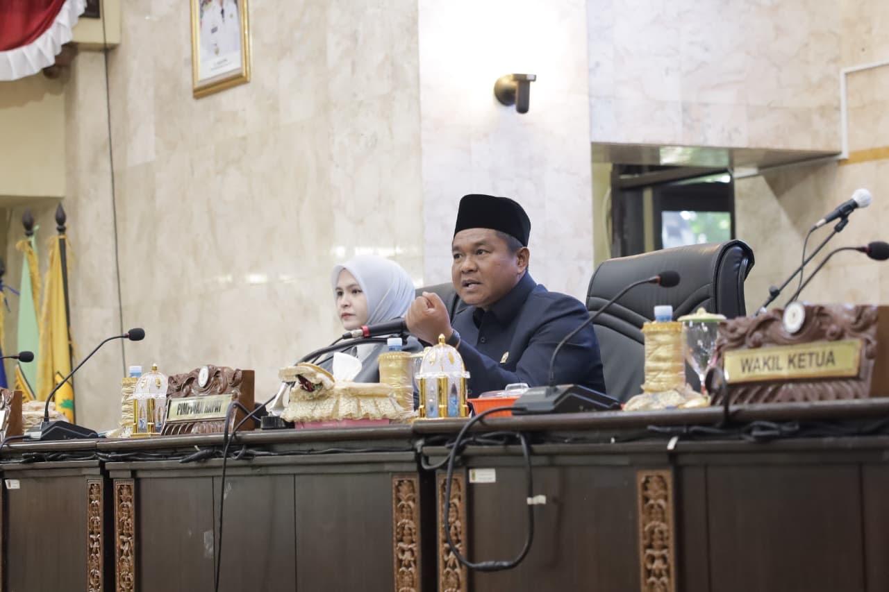 Rapat-Paripurna-DPRD-Kalsel-yang-digelar-di-Ruang-Rapat-Mansyah-Addrian.jpg
