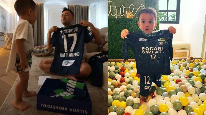 Rayyanza-dan-Raffi-Ahmad-saat-pegang-jersey-yang-ada-di-dalam-undangan-Tokushima-Vortis.jpg