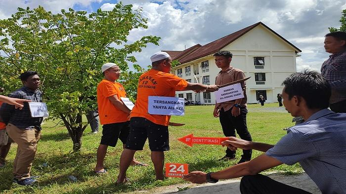 Reka-adegan-kasus-pembunuhan-di-Desa-Mangkauk.jpg