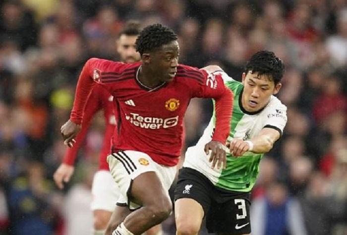 Remaja-Manchester-United-Kobbie-Mainoo-telah-dipanggil-ke-skuad-Inggris2.jpg