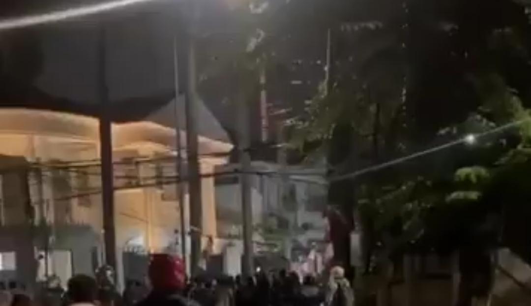 Update Demo: Massa Jarah Isi Rumah Eko Patrio dan Uya Kuya, Suasana Mako Brimob Kwitang Mencekam