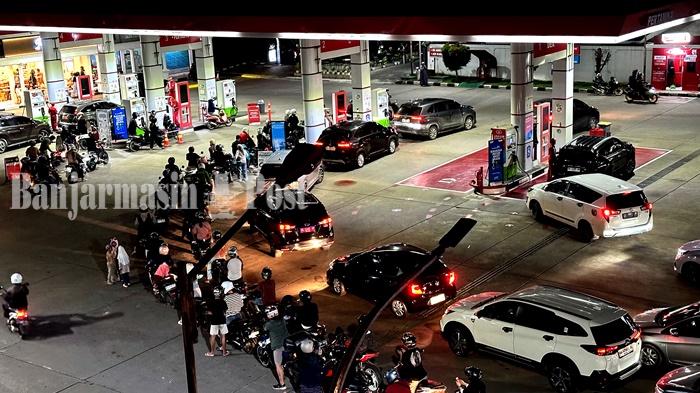 Salah-satu-SPBU-di-Kota-Banjarbaru-antrean-panjang-antre-pertamax.jpg
