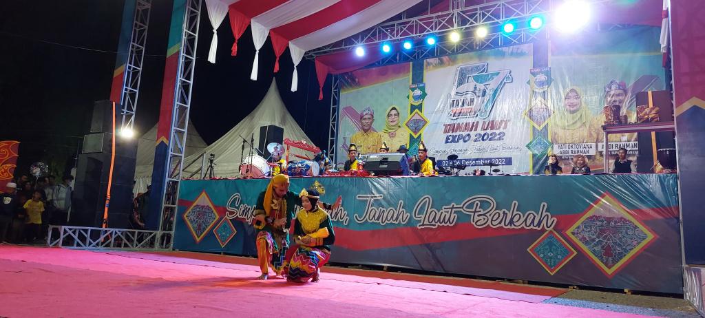 Sanggar-Akademi-Borneo-Gunkay-memukau-pengunjung-Tala-Expo-2022.jpg