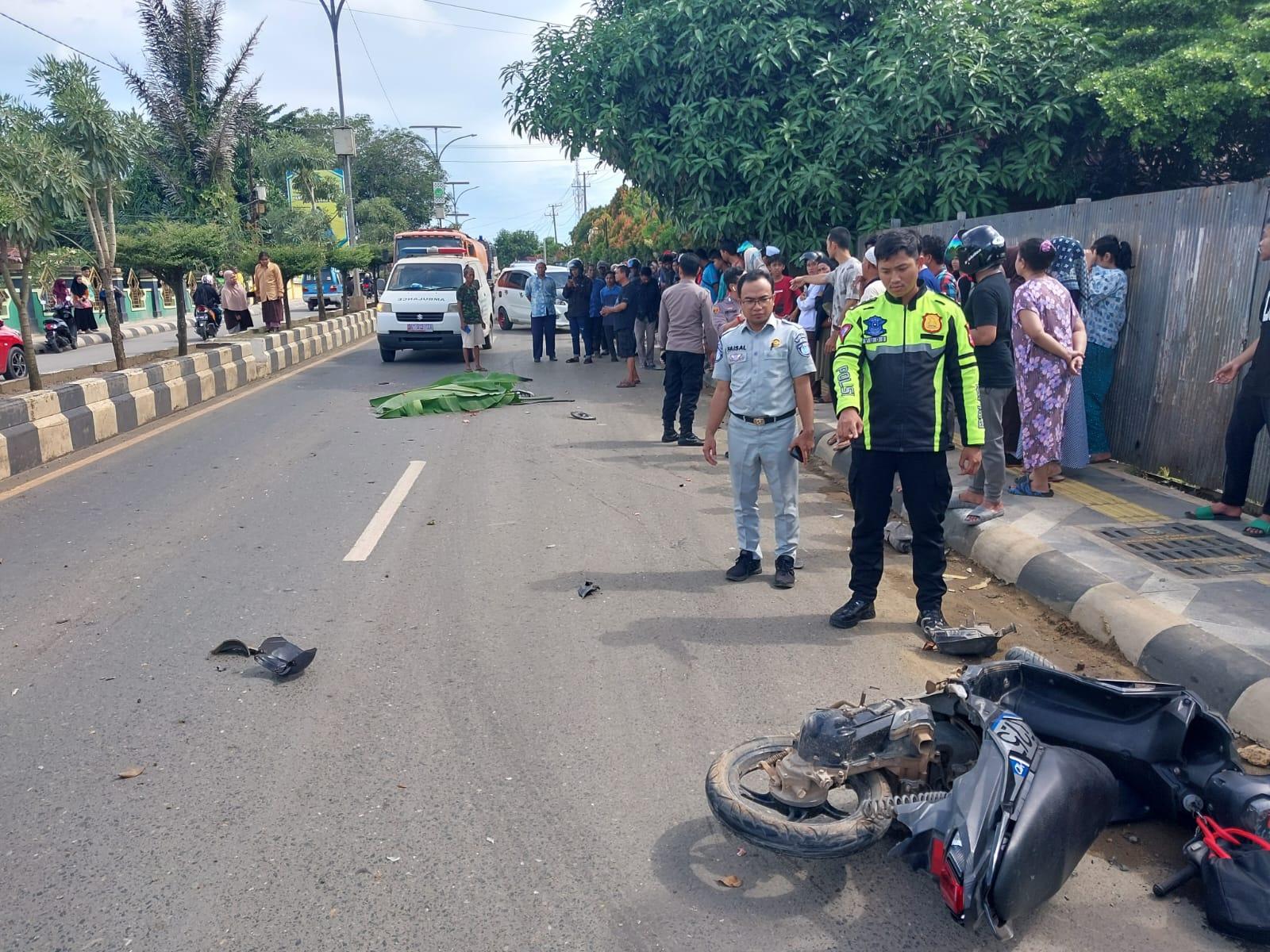 Satlantas-Polres-Tanahbumbu-di-Lokasi-Kecelakaan-Maut-depan-samsat-batulicin.jpg