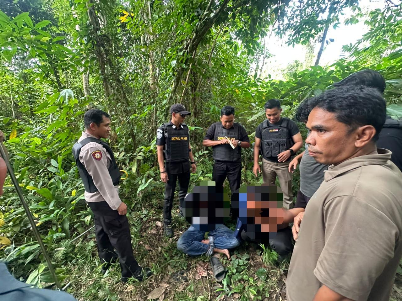 Satpol-PP-bersama-Polsek-Telaga-Langsat-dan-warga-Hamak-mengamankan-diduga-ODGJ.jpg