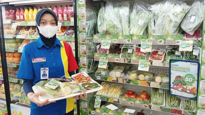 Sayur-mayur-segar-di-Indomaret-Fresh-di-Jalan-A-Yani-km-339-Kota-Banjarbaru-Senin-19122022.jpg