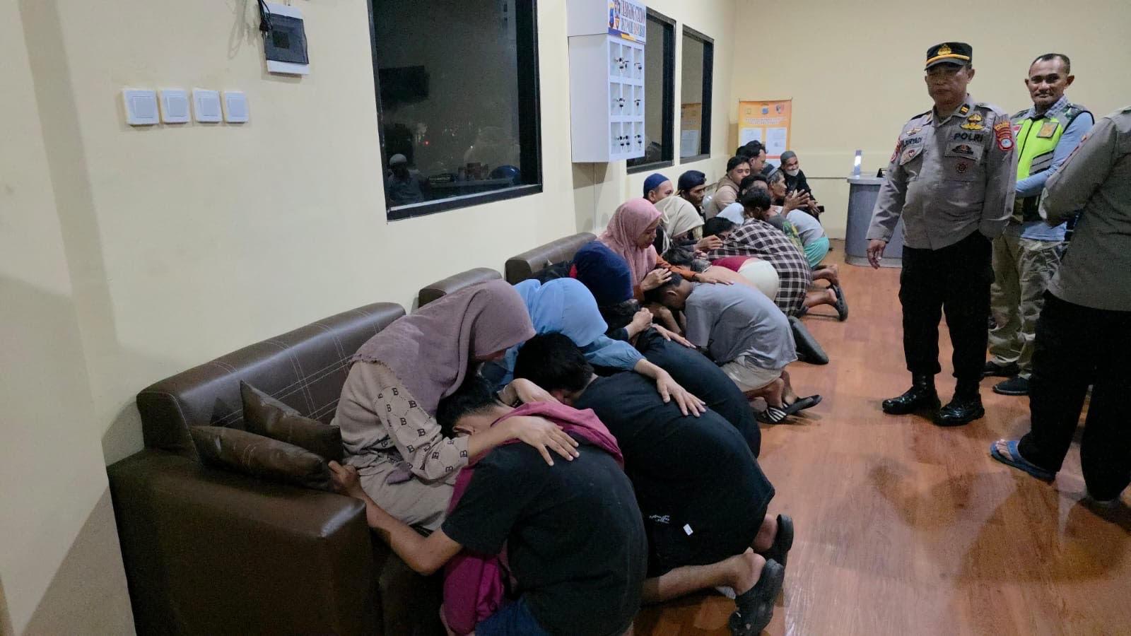 Polisi Gagalkan Tawuran di Jalan Bandara Banjarbaru, 11 Remaja Diamankan Celurit dan Parang Disita