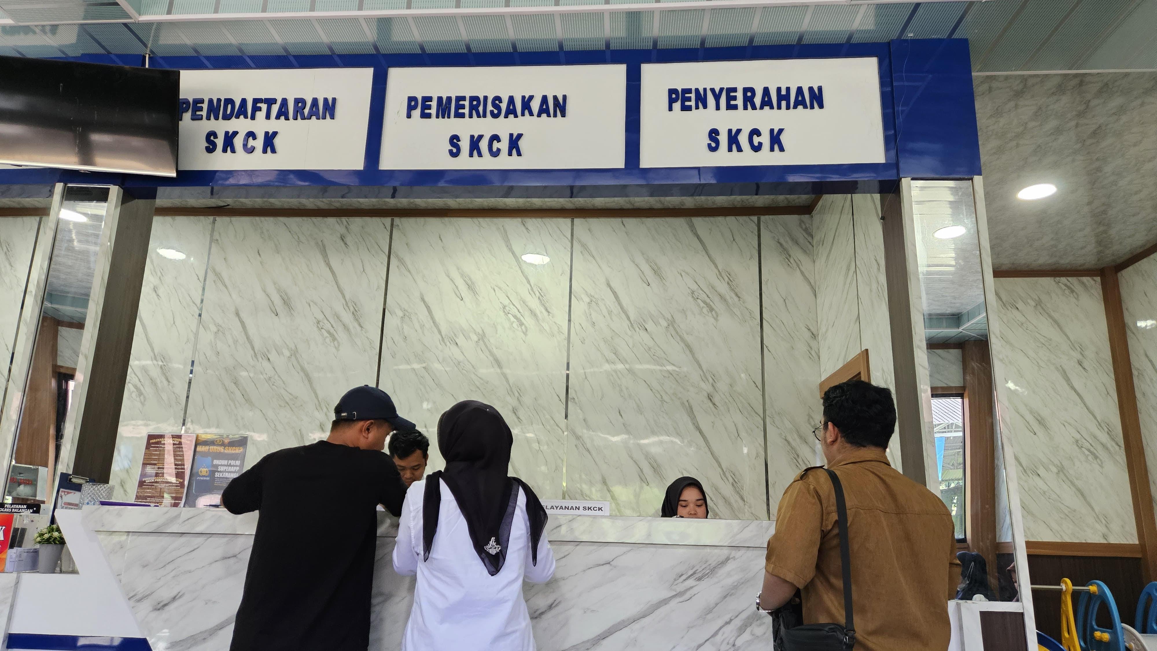 Sejumlah-pemohon-SKCK-di-Polres-Balangan-mengajukan-permohonan-SKCK.jpg