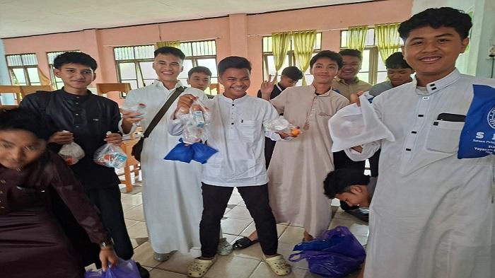 Hari Pertama Sekolah Ramadan, Siswa SMAN 2 Banjarbaru Dapat MBG Makanan Kering
