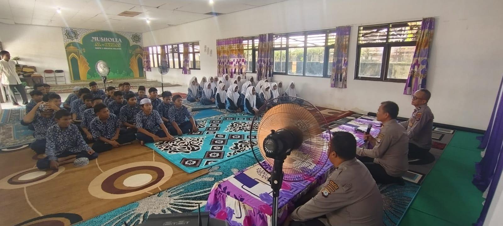 Sosialisasi-mengenai-pencegahan-perundungan-di-sekolah.jpg