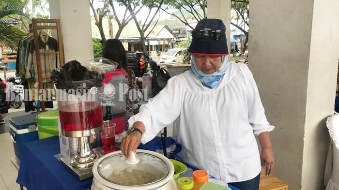 Kuliner Kalsel - Pelaku UMKM Kuliner Pentol di Banjarmasin Ini Bisa Habiskan 7 Kg Per Produksi