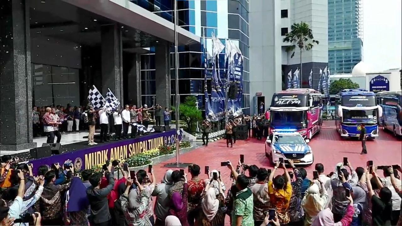Kanwil Kemenkum Kalsel Saksikan Pelepasan Mudik Bersama Keluarga Besar Pengayoman