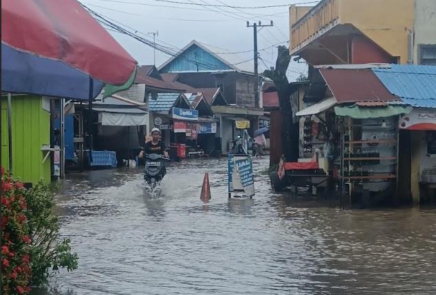 Suasana-Banjir-di-Jalan-Melati-Tunggul-Irang-Kabupaten-Banjar.jpg