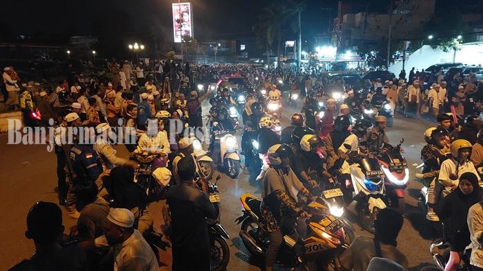Suasana-arus-lalu-lintas-kepulangan-jemaah-haul-guru-sekumpul1.jpg