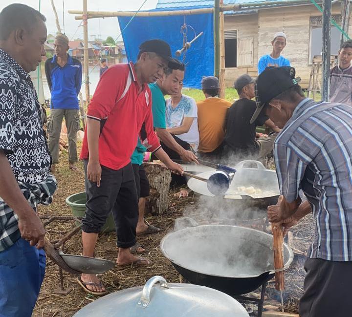 Dapur Umum Gang Brunai Mulai Mengolah Daging Sapi untuk Konsumsi Haul Guru Sekumpul 2023