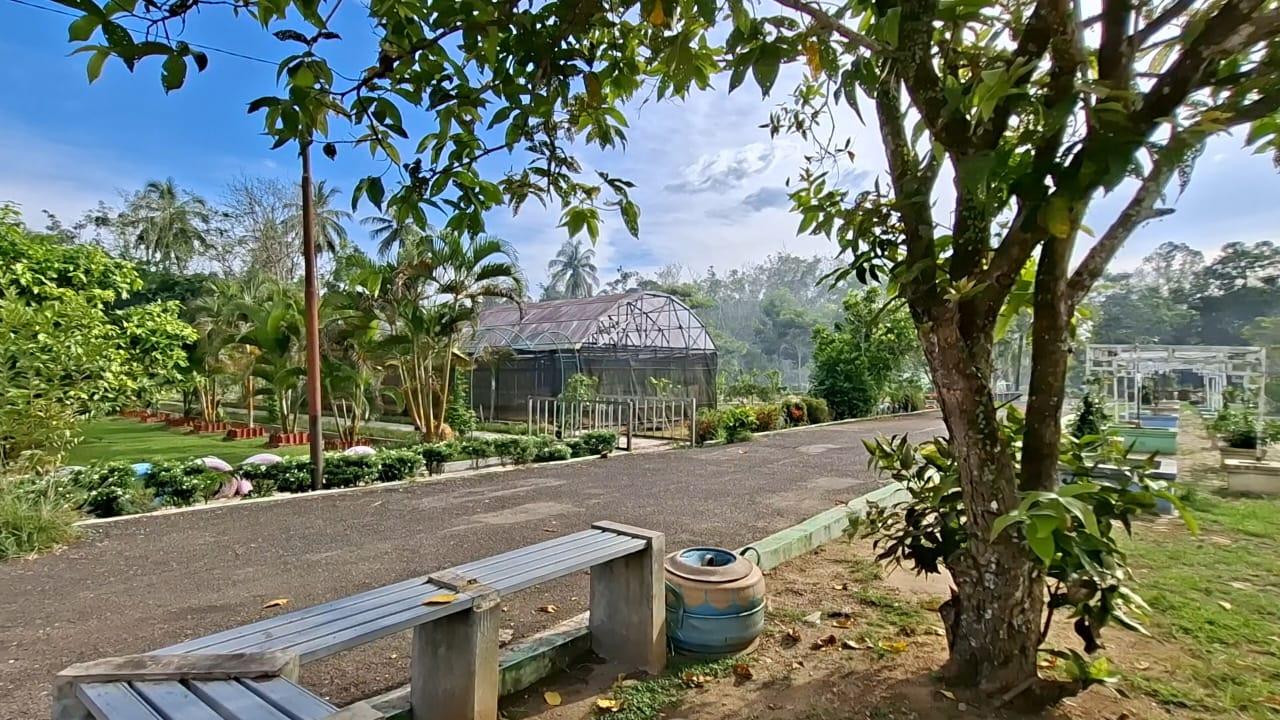 Suasana-di-bagian-dalam-arew-Taman-Hikun-Agri-Park5.jpg