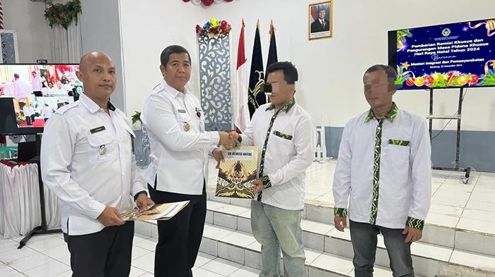 Suasana-penyerahan-Remisi-Khusus-Natal-kepada-Warga-Binaan-Pemasyarakatan.jpg