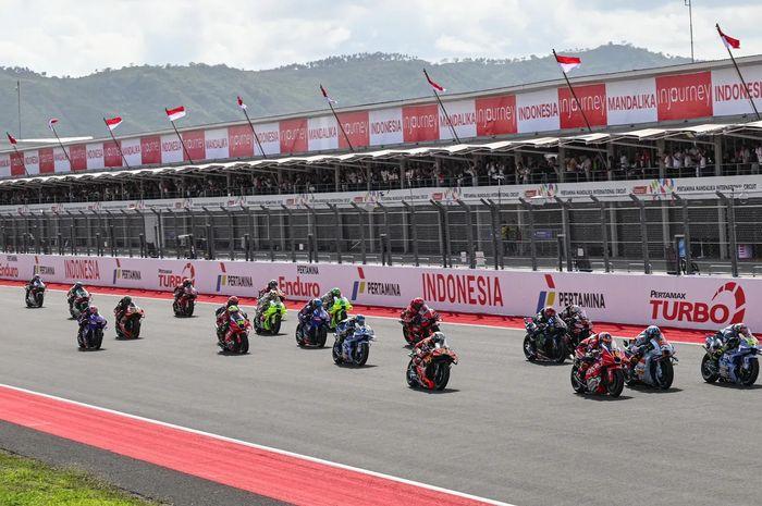 banjarmasin/Suasana-start-pada-Sprint-MotoGP-Indonesia-2025-di-Sirkuit-Mandalika.jpg