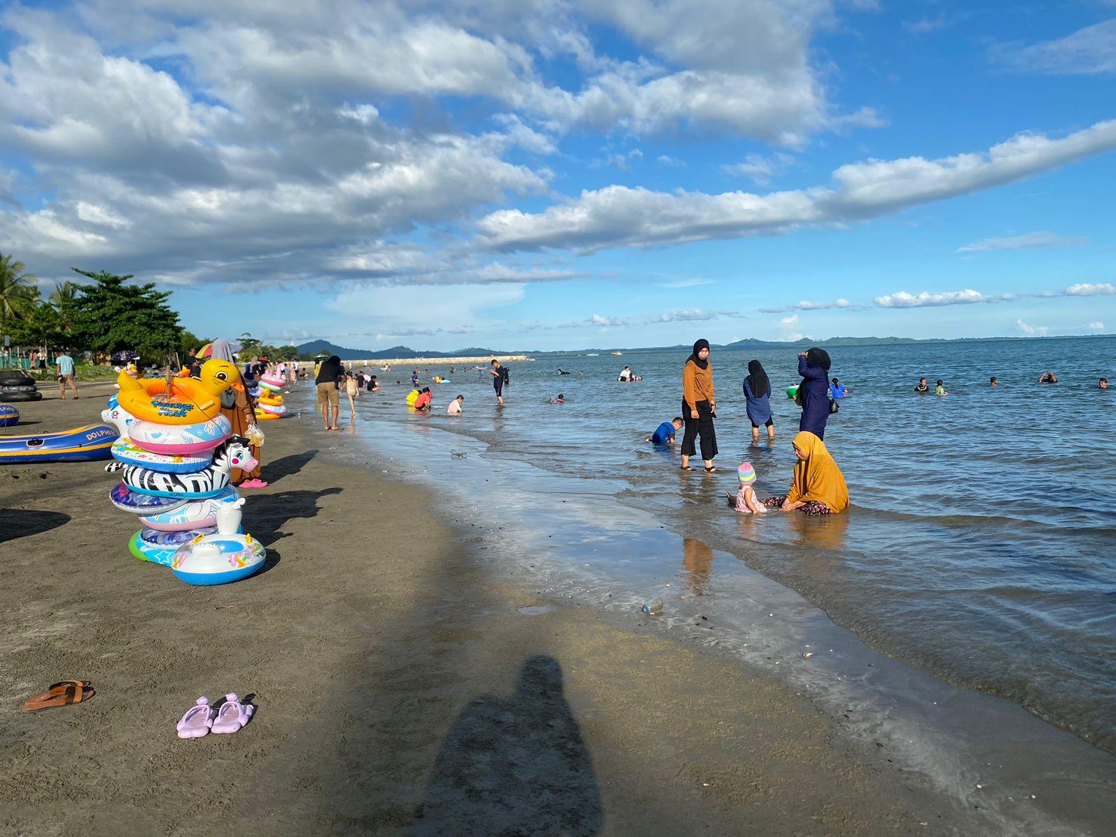 Susana-di-pantai-Pagatan-Kelurahan-Kota-Pagatan-Kecamatan-Kusan-Hilir-Sabtu-1342024.jpg