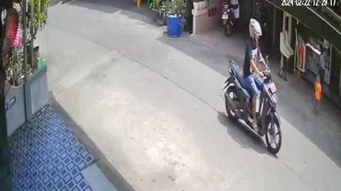 Terduga-pencuri-motor-terekam-CCTv.jpg