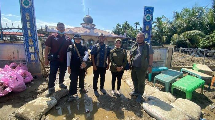 Tim-FKIK-ULM-berfoto-bersama-di-Pidie-Jaya.jpg