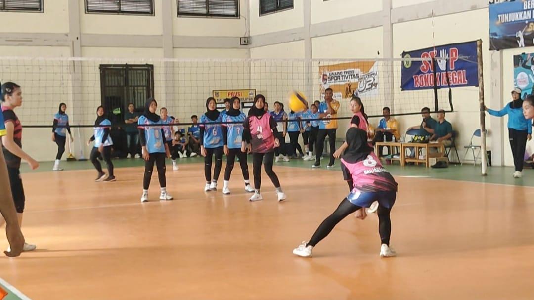 Tim-Juragan-Travel-Volleyball-keluar-sebagai-juara-3-usai-kalahkan-SBV.jpg