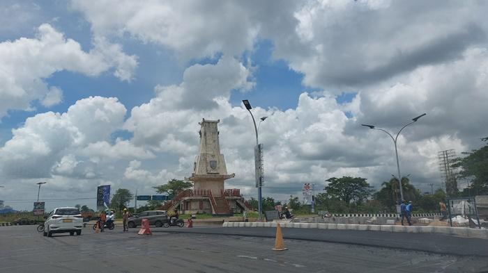Tugu-17-Mei-dibangun-dengan-desain-rumah-Banjar-bubungan-tinggi.jpg
