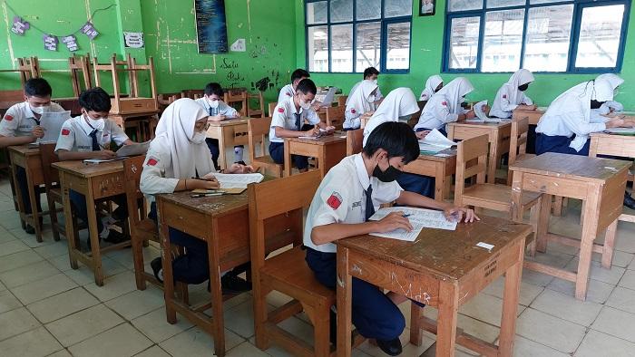 Ujian-Sekolah-di-SMP-Negeri-5-Banjarmasin.jpg