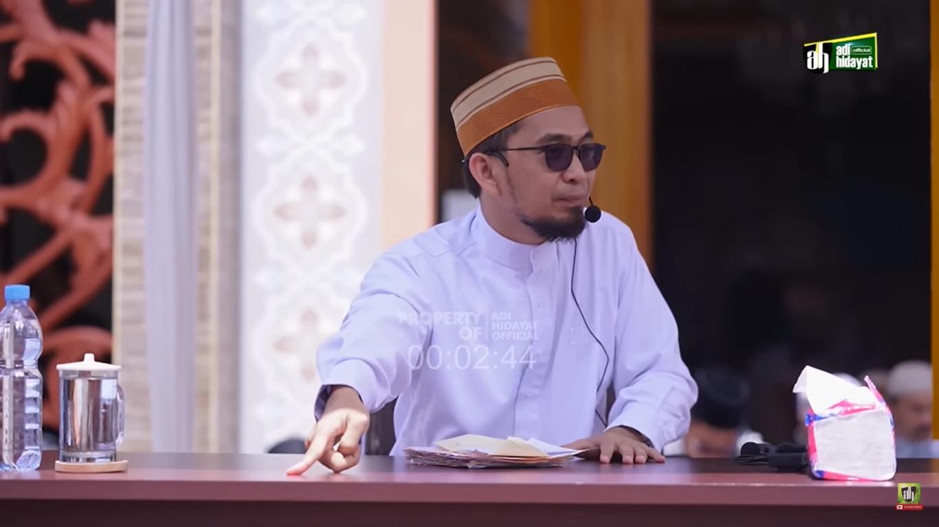 Ustadz-Adi-Hidayat-terangkan-mengenai-amalan-menghilangkan-masalah.jpg