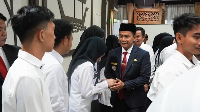 Lantik 33 Pejabat Fungsional Pemko Banjarmasin, Walikota Yamin : Layani Masyarakat