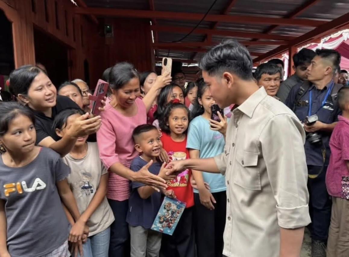 Wapres-Gibran-meninjau-pelaksanaan-program-Bantuan-Pasang-Baru-Listrik.jpg