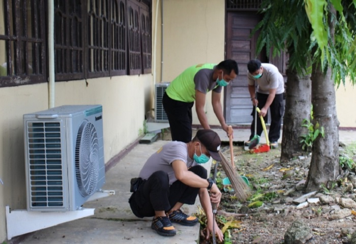 Cegah Virus Corona dan DBD, Polres HSS Bersih-bersih Mapolres hingga Polsek