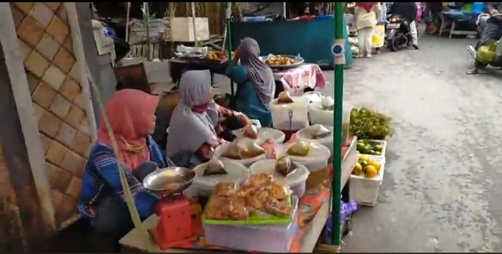 aktivitas-di-pasar-al-muhajirin.jpg