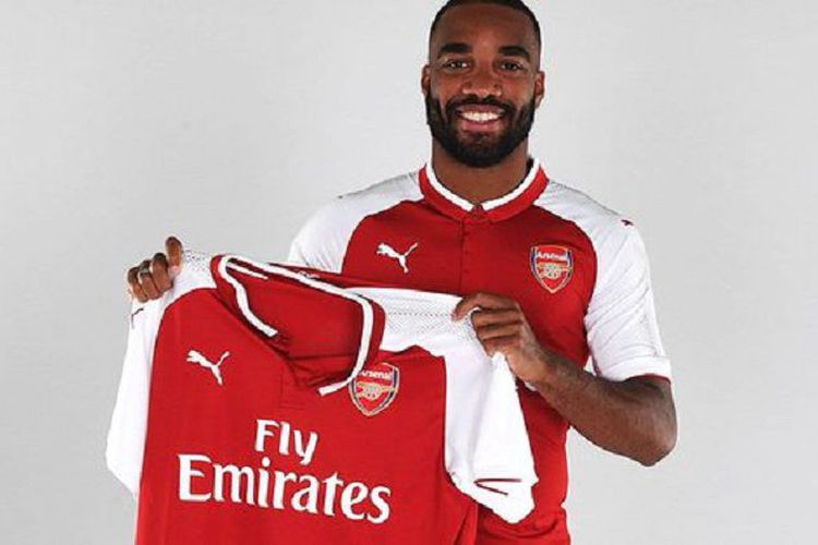 Walcott Samakan Aksi Lacazette dengan Jermain Defoe