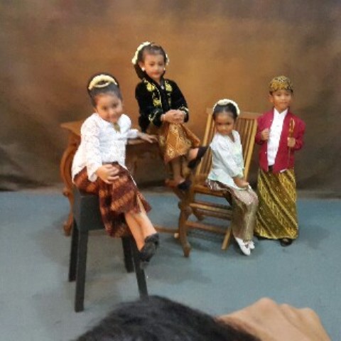 anak-anak-memakai-baju-adat-lomba-bonchon_20150425_130214.jpg