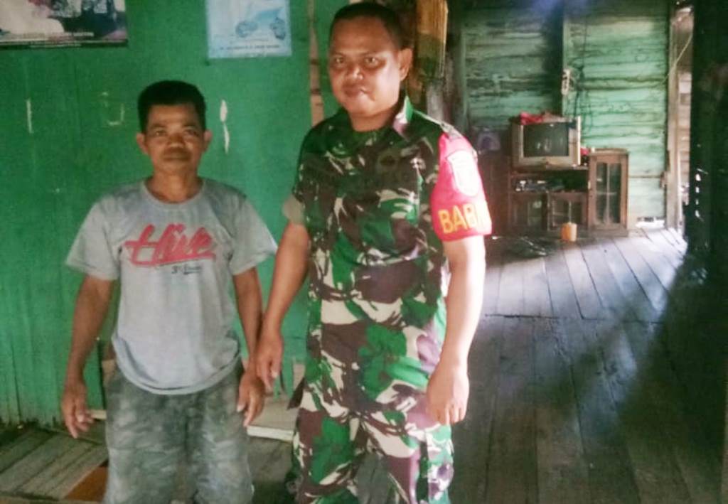anggota-babinsa-masih-di-lokasi-untuk-mendata-menjaga-rumah-w-ah-warga.jpg