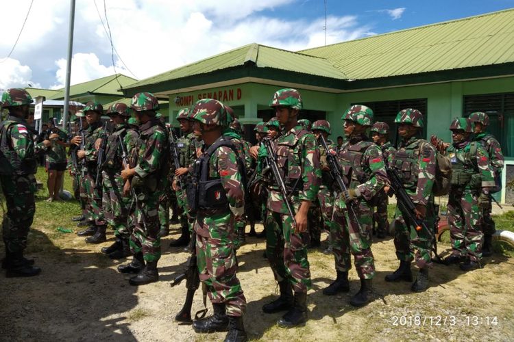 aparat-tni-yang-melalukan-pengejaran-terhadap-kelompok-kkb-di-nduga.jpg