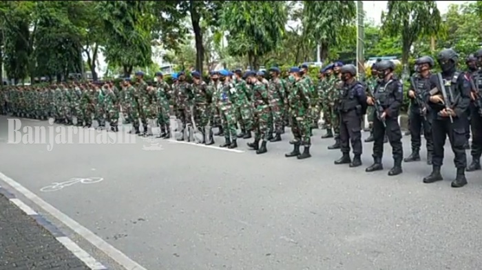 apel-gabungan-di-halaman-halaman-kantor-wali-kota-palangkaraya-kalteng-kamis-31122020.jpg