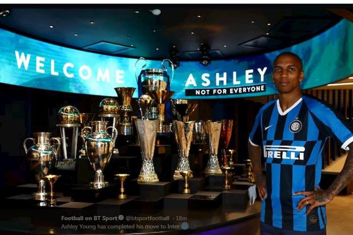 Liga Italia Inter vs AC Milan : Positif Covid-19, Nerrazurri Kehilangan Ashley Young di Laga Derby