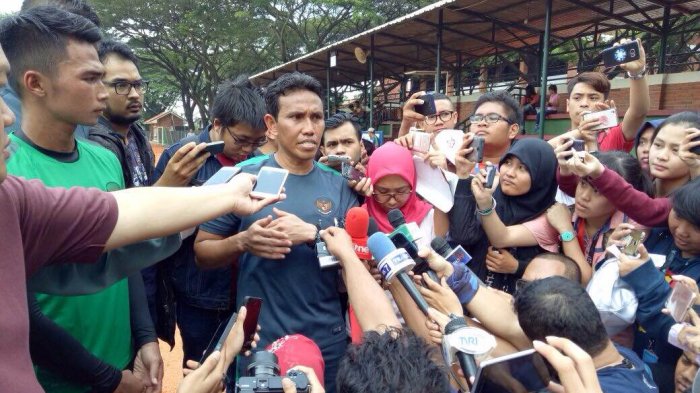 asisten-pelatih-timnas-indonesia-u-22-bima-sakti_20170321_083846.jpg