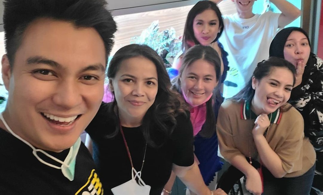 Pose Nagita Saat Foto Bareng Baim Wong dan Paula Cs, Istri Raffi Ahmad Gaya Melet