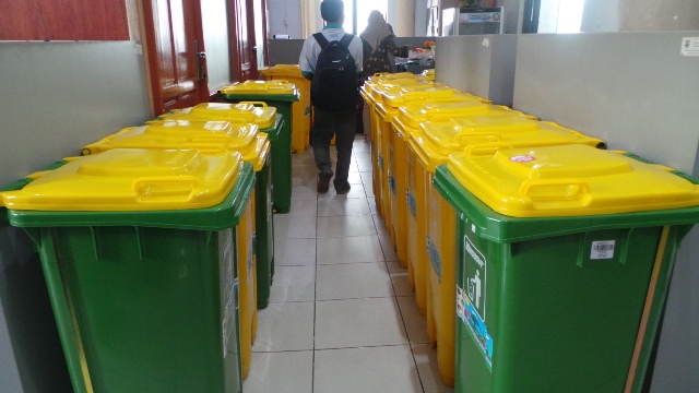 bak-sampah-seperti-ini-yang-bakal-dibagikan-kepada-para-pemenang-lomba-kebersihan_20170727_142810.jpg