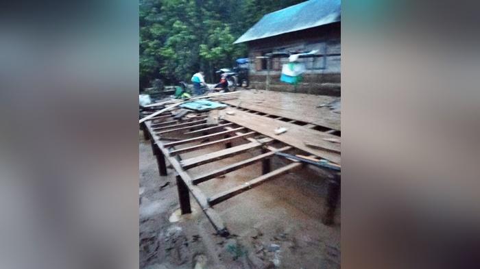 Banjir Bandang di Kabupaten HSS Kalsel, Kades Kamawakan Sebut 10 Keluarga Terpaksa Mengungsi