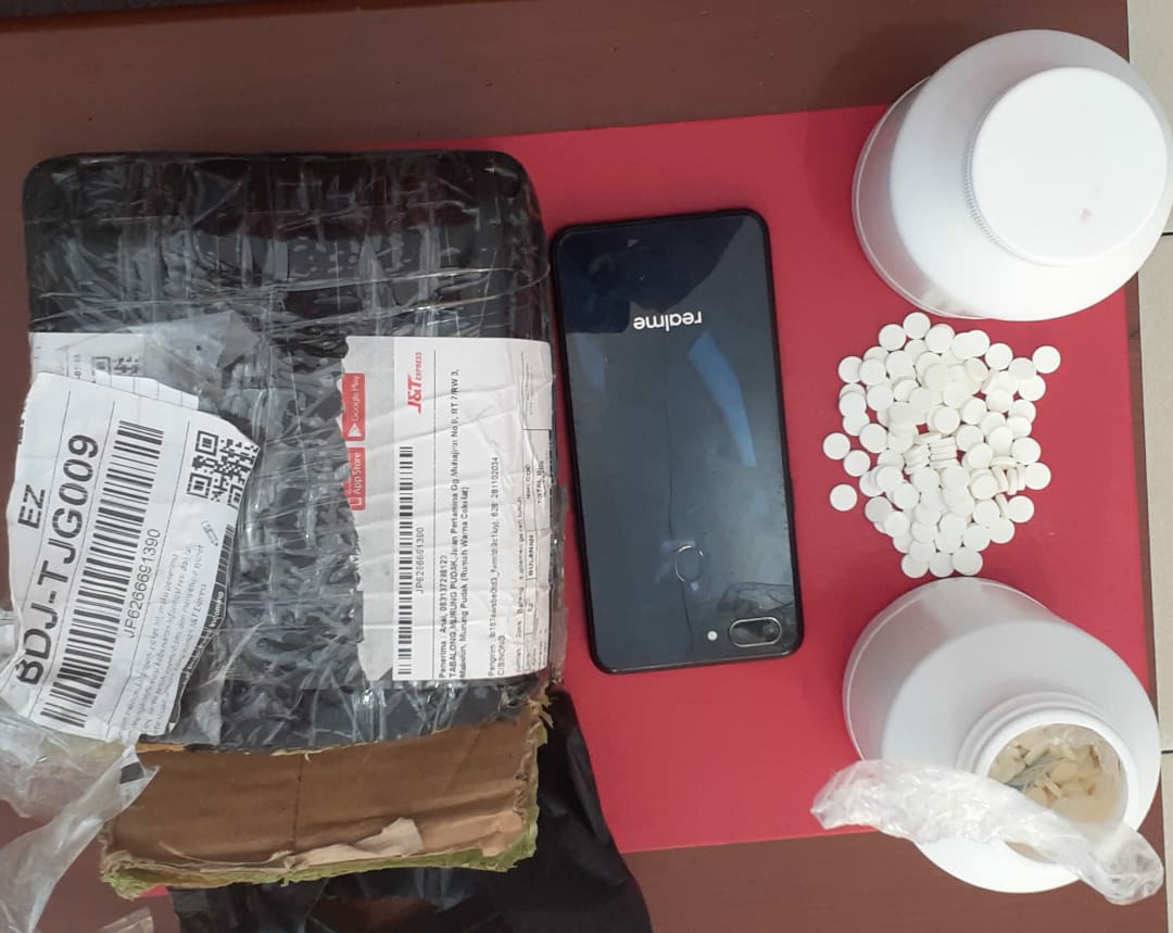 Narkoba Kalsel, Beli Obat Terlarang Secara Online, Tiga Pria Diamankan Satresnarkoba Polres Tabalong