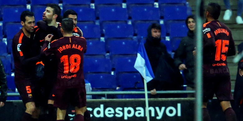 bek-fc-barcelona-gerard-pique-kedua-dari-kiri-merayakan-gol-yang-dia-cetak-ke-gawang-espanyol_20180209_082048.jpg